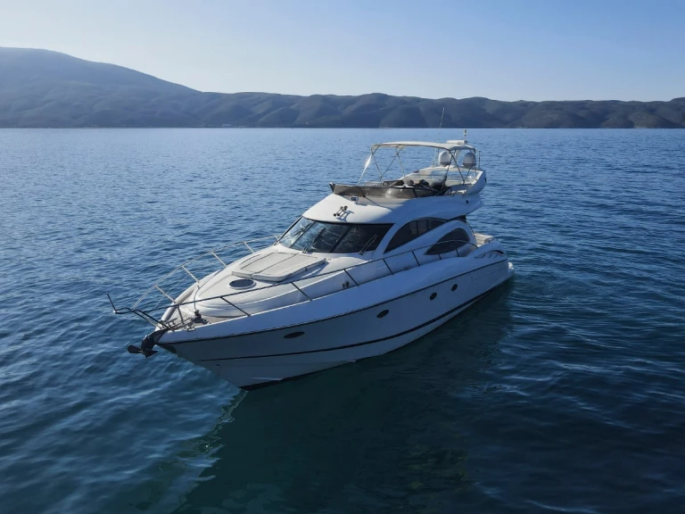 Pronájem lodi Himarë lákavé ceny Manhattan 56