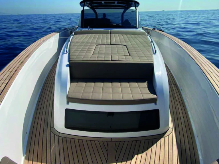 Pardo Yachts Pardo 50 jednotlivci a charterové společnosti v Torre Annunziata