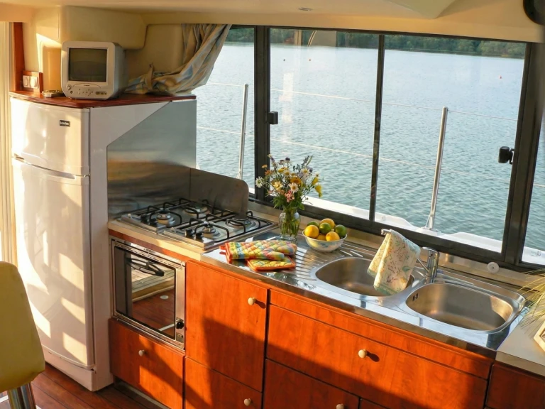 Nicols Yacht Nicols Estivale Quattro S jednotlivci a charterové společnosti v Le Somail