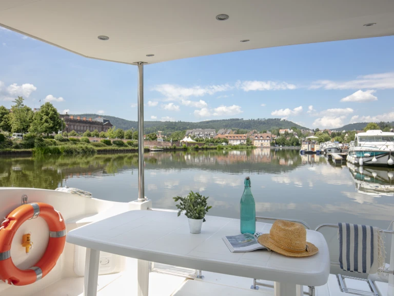 Nicols Yacht Nicols Octo Fly 12 jednotlivci a charterové společnosti v Sablé-sur-Sarthe