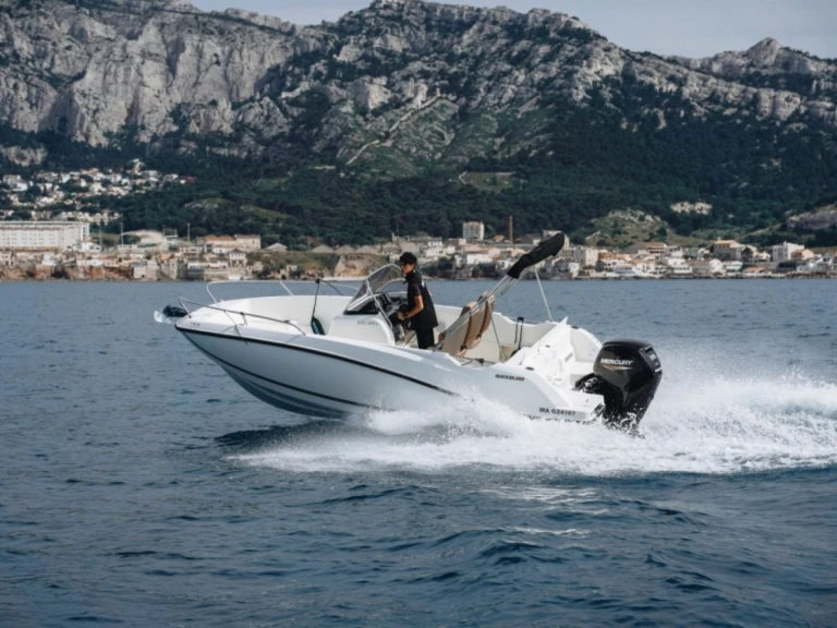 Pronajmout si Quicksilver Activ 605 Open v Marseille