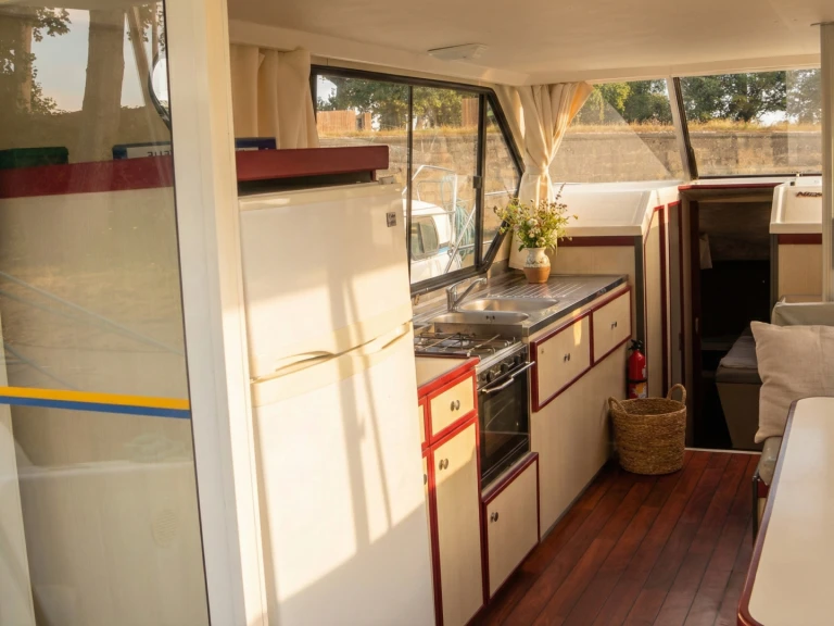 Pronájem Motorová loď Nicols Yacht s licencí