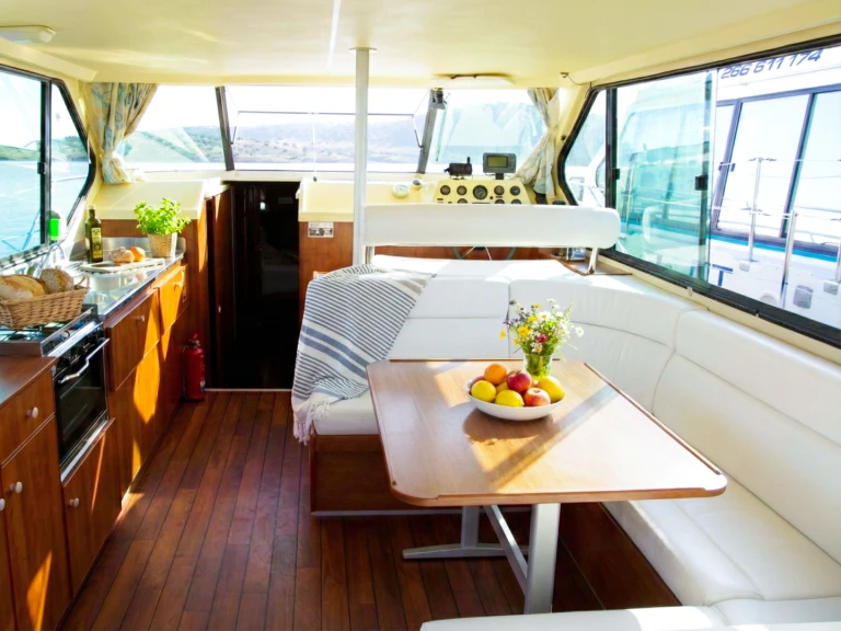 Pronájem lodi Nicols Yacht Nicols Sedan 1170 v Amieira na Samboatu