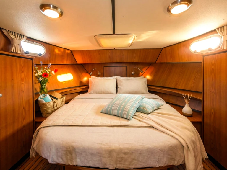 Motorová loď k pronájmu v Corbigny za nejlepší cenu