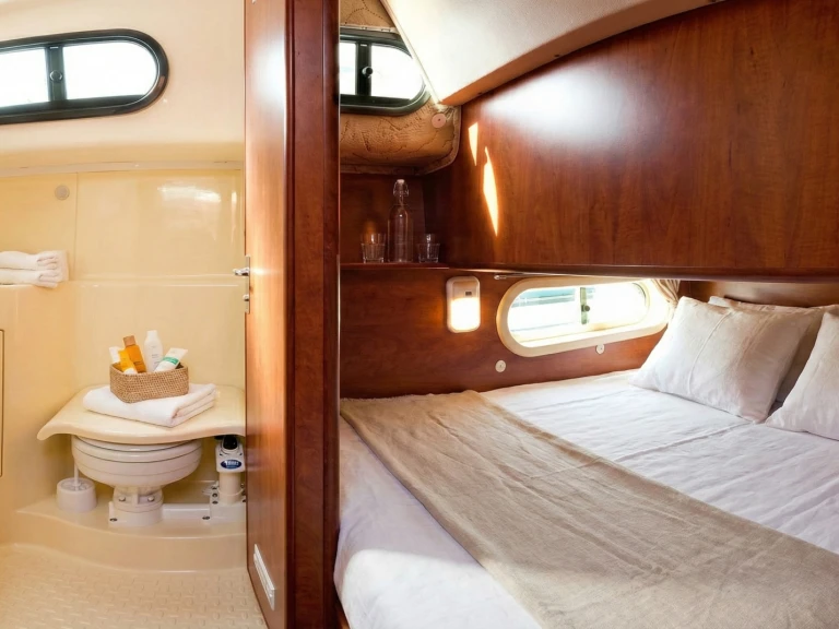 Pronájem Motorová loď Nicols Yacht s licencí