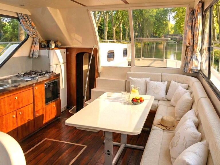 Pronajmout Motorová loď se skipperem či ne Nicols Yacht v Sablé-sur-Sarthe