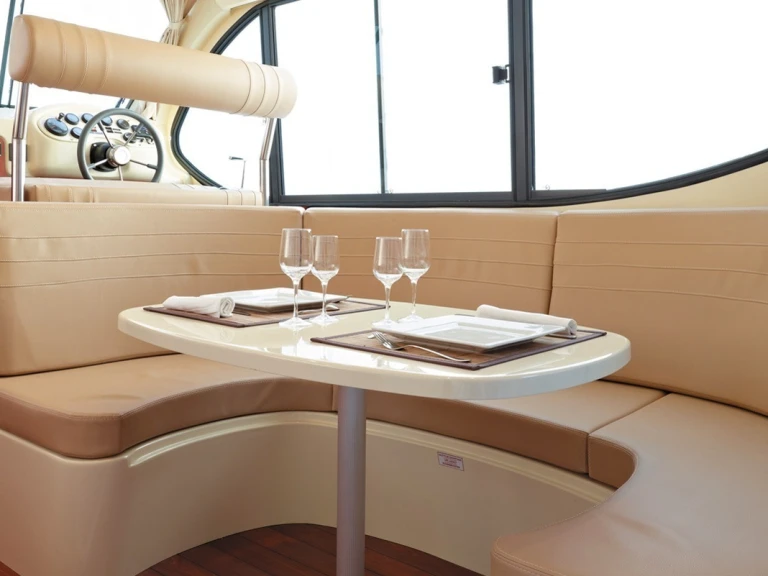 Motorová loď k pronájmu v Saverne za nejlepší cenu