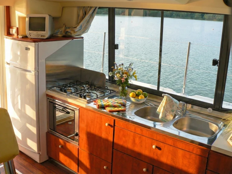 Pronájem Motorová loď Nicols Yacht s licencí