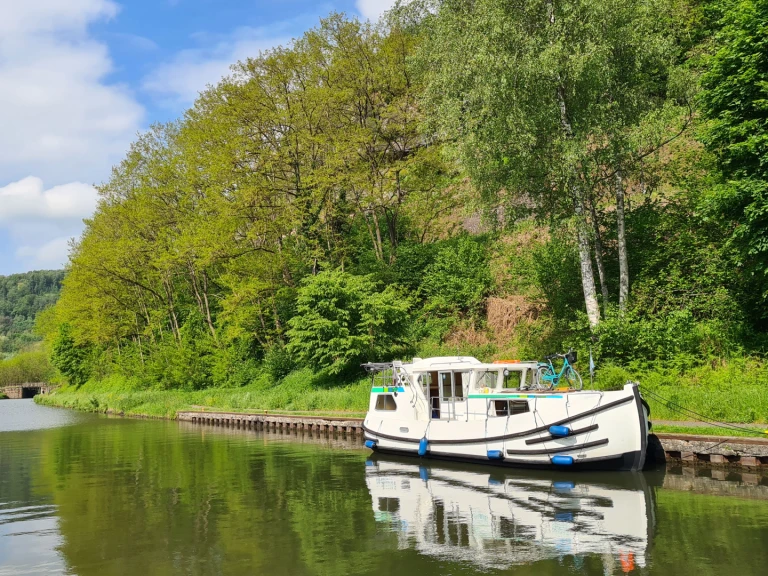 Říční loď k pronájmu v Dompierre-sur-Besbre za nejlepší cenu