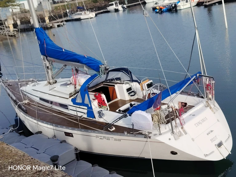 Pronájem lodi Bénéteau First 38 S v Brest na Samboatu