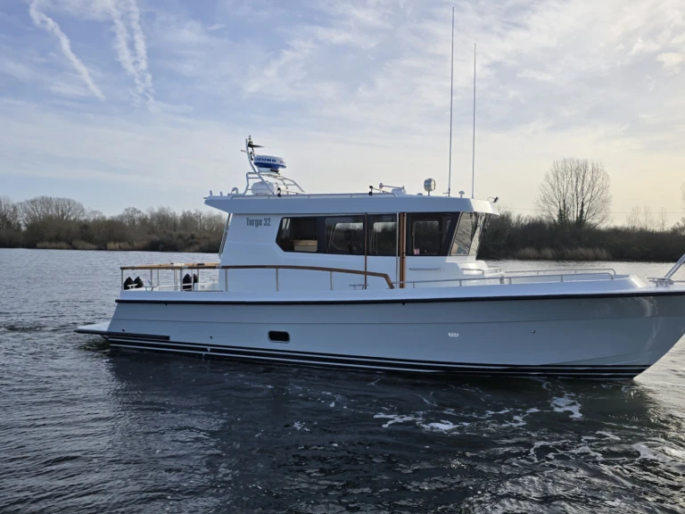 Targa Boats Targa 32 jednotlivci a charterové společnosti v La Trinité-sur-Mer