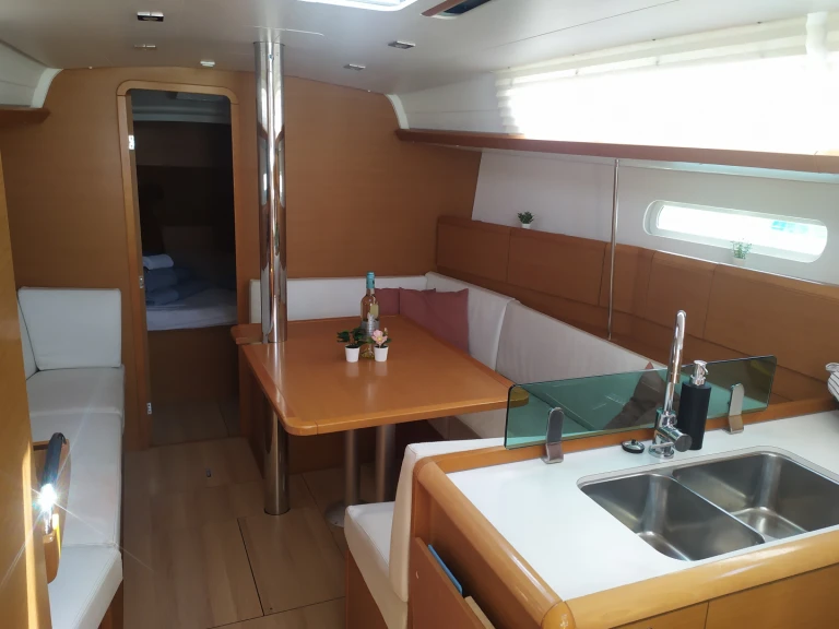 Pronájem lodi Jeanneau Sun Odyssey 389 v Trogir na Samboatu