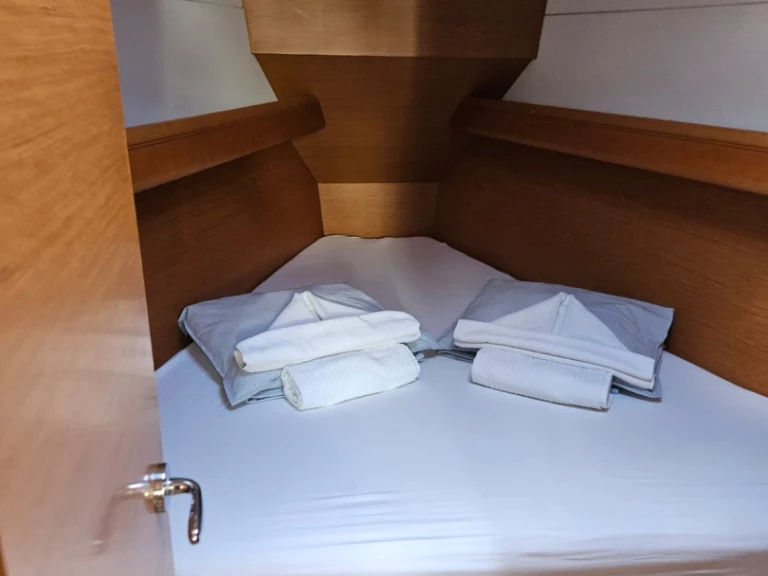 Pronajmout Plachetnice se skipperem či ne Jeanneau v Trogir