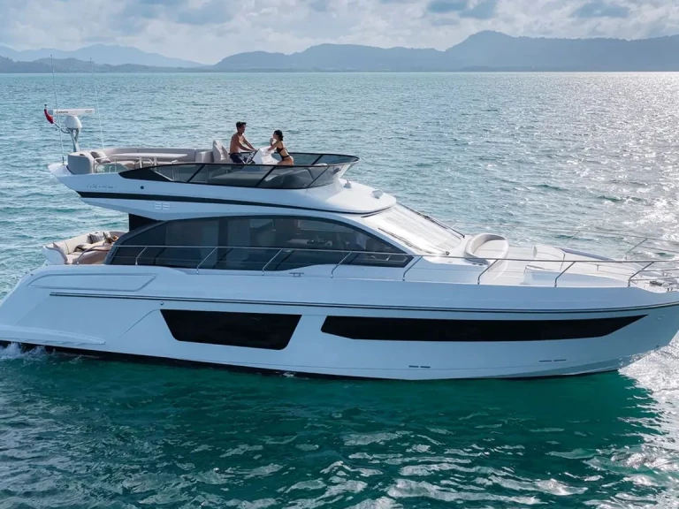 Pronajmout si Azimut Azimut 53 Fly v Trogir