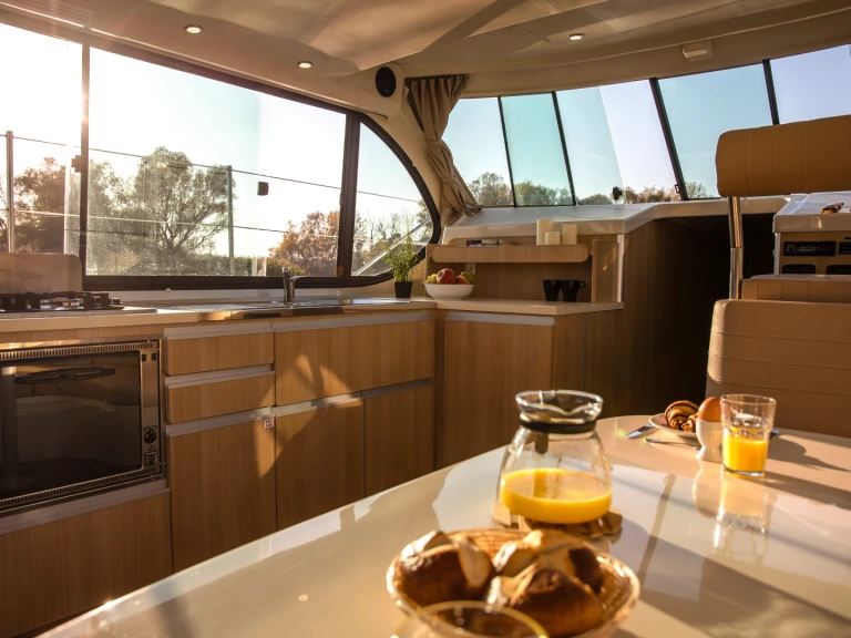 Pronájem Motorová loď Nicols Yacht s licencí