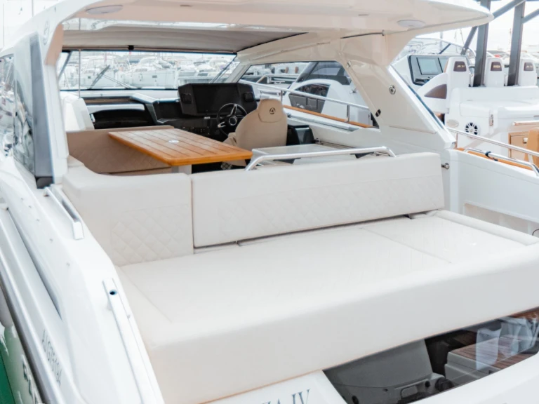 Pronajmout si AUSTIN PARKER PARKER 110 v Porticcio