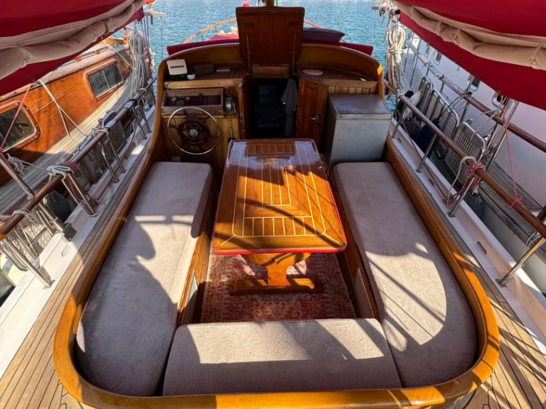 Tirhandil  2010 jednotlivci a charterové společnosti v Bodrum