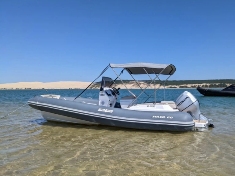 Polotuhá loď k pronájmu v Bélisaire za nejlepší cenu