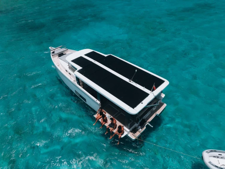 Pronájem Motorová loď Jeanneau s licencí