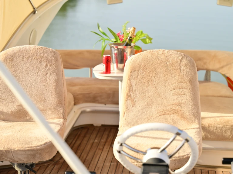 Pronájem Motorová loď v Antalya (City) -Sea Ray 400 Sedan Bridge