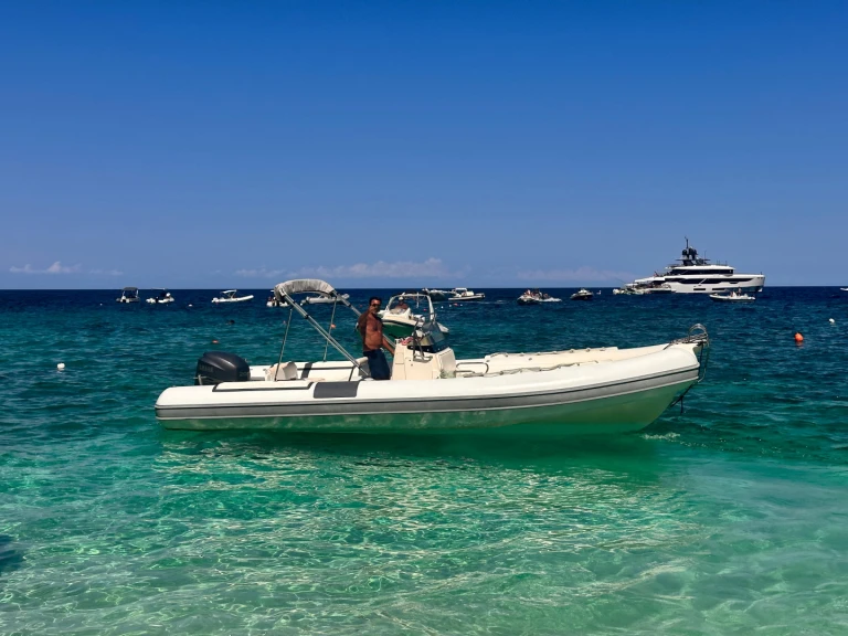 Pronajmout si Joker Boat Clubman 24 v Arbatax Port
