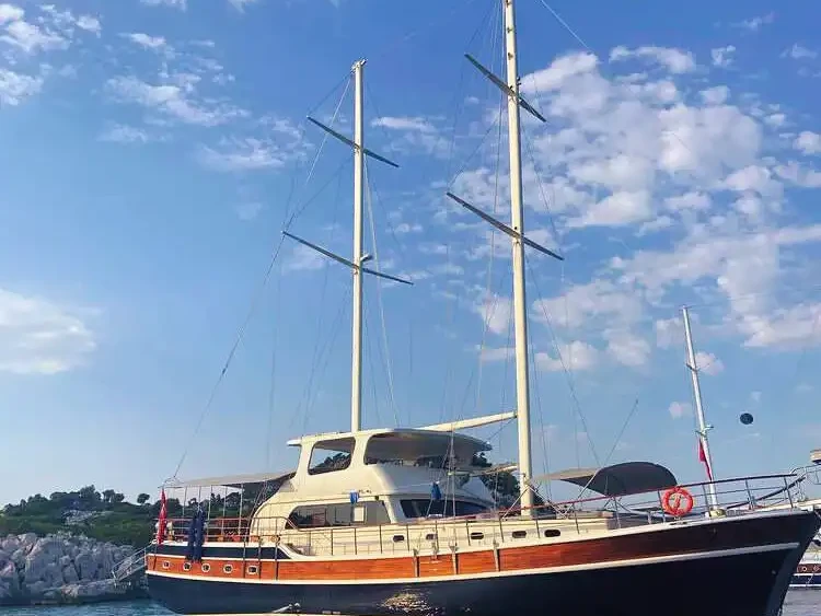 Pronájem Plachetnice Custom s licencí