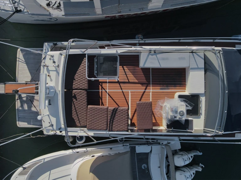 Pronájem Jachta Ferretti s licencí