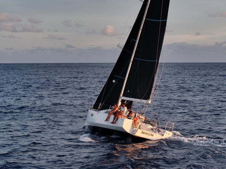 Pronajmout Plachetnice se skipperem či ne Pogo Structures v Road Harbour