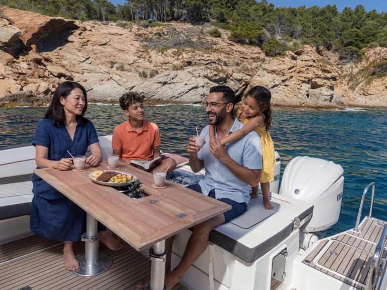 Pronájem lodi Jeanneau Cap Camarat 9.0 WA v Vieux Port Golfe-Juan na Samboatu