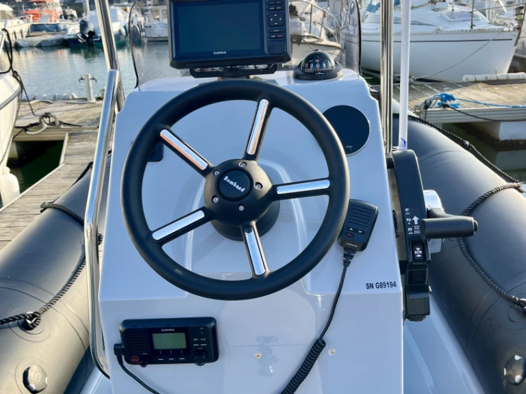 Pronajmout Polotuhá loď se skipperem či ne Bombard v Pornichet