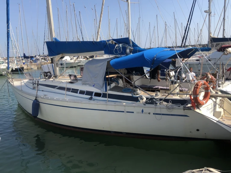 Pronajmout si Bavaria Bavaria 420 Caribic v Nettuno