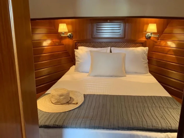 Menorquin MY 120 jednotlivci a charterové společnosti v Mahon