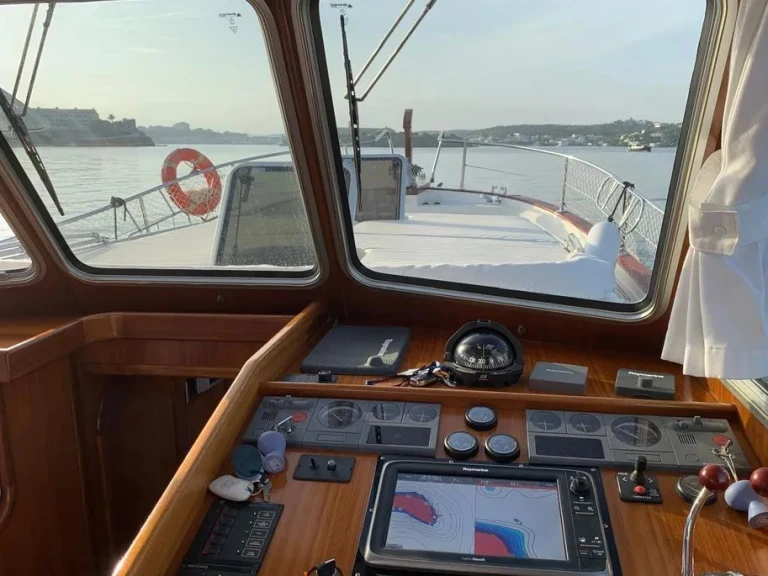 Pronájem jachty v Mahon -Menorquin MY 120 na Samboatu