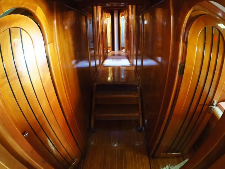 Pronájem Plachetnice Custom s licencí