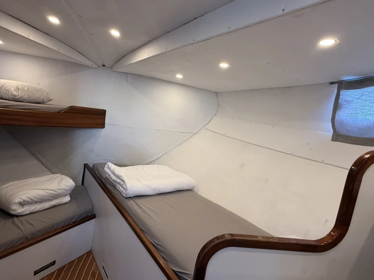  Tarpon 42 jednotlivci a charterové společnosti v Mittersheim