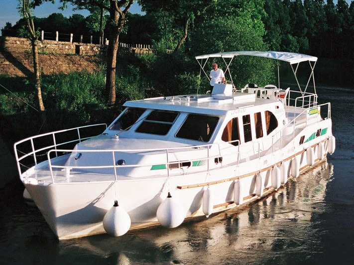 Pronájem lodi Louhans lákavé ceny America 43