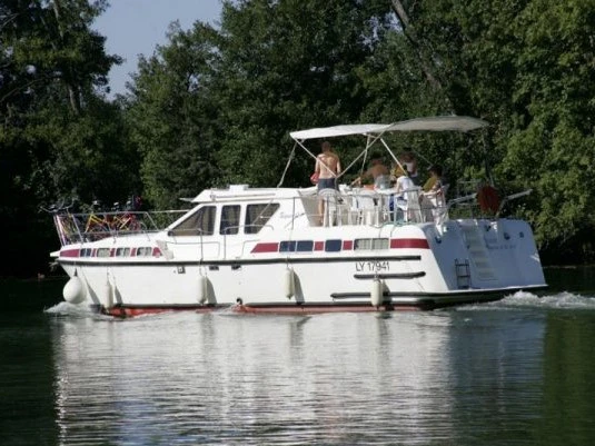  Tarpon 42 jednotlivci a charterové společnosti v Savoyeux