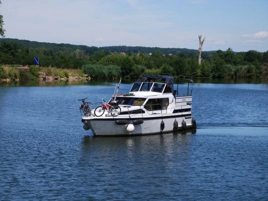 Gruno Gruno 38 Elite jednotlivci a charterové společnosti v Louhans