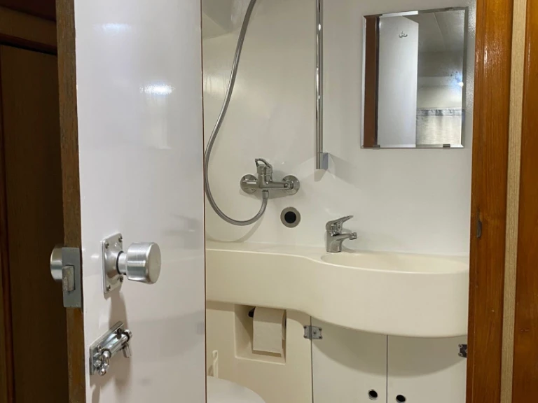 Pronájem Motorová loď  s licencí