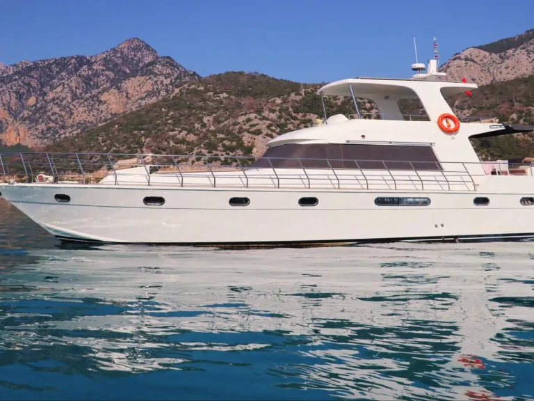 Pronájem Plachetnice Custom s licencí