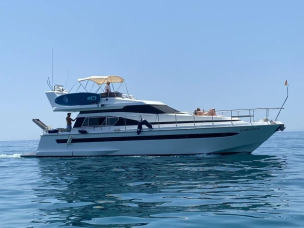Pronajmout Jachta se skipperem či ne Astondoa v Puerto Deportivo de Marbella