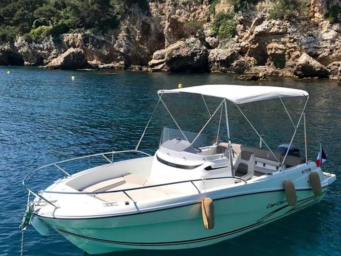 Pronajmout si Jeanneau Cap Camarat 6.5 Style v Antibes