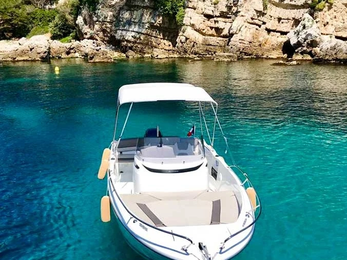 Pronájem lodi Antibes lákavé ceny Cap Camarat 6.5 Style