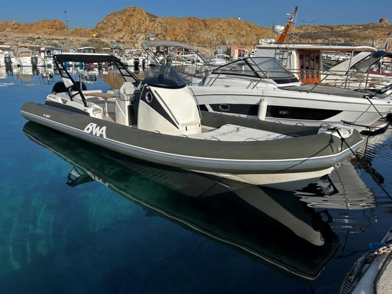 Bwa SPORT 33 jednotlivci a charterové společnosti v Marine de Sant'Ambrogio