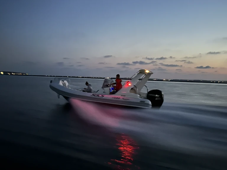 Pronajmout Polotuhá loď se skipperem či ne Sacs v Arcachon