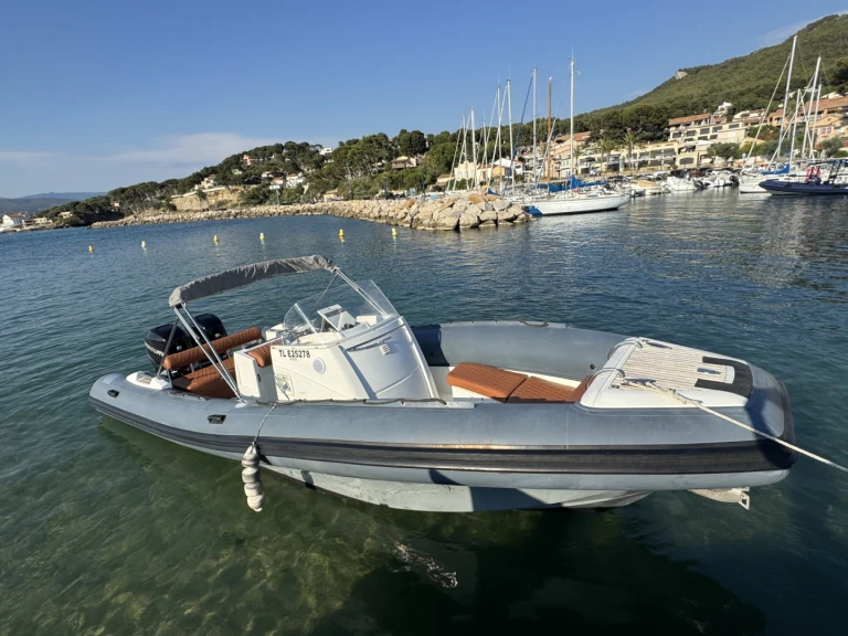 Pronajmout si Sea-Hawk 9 v La Madrague