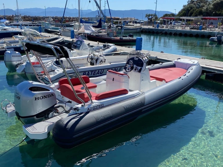 Pronájem Polotuhá loď v Porto Pollo -Fanale marine  FANALE 700 FALCHETTU