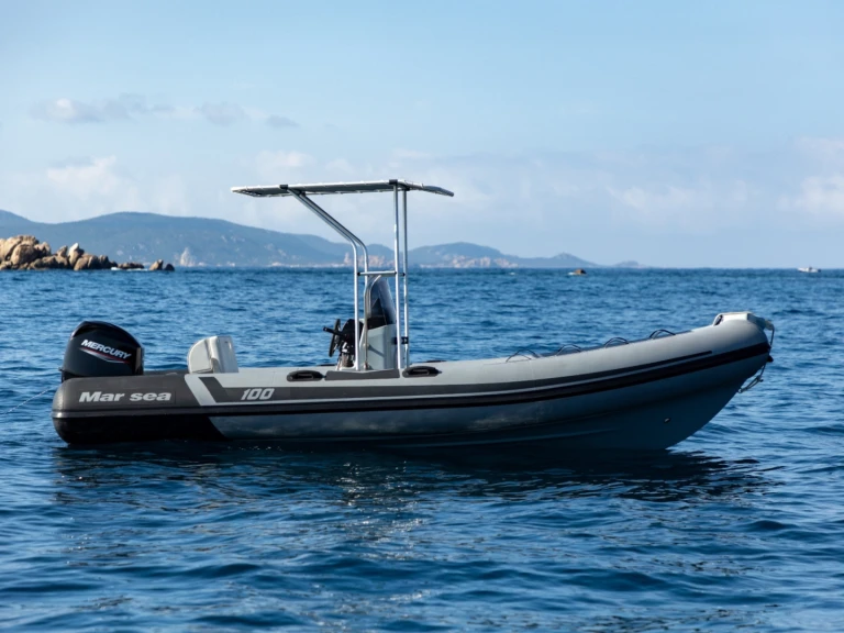 Marsea Marsea SP 100 jednotlivci a charterové společnosti v Porto Pollo