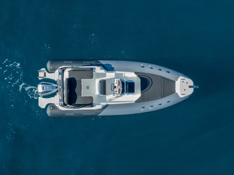 Pronájem Motorová loď Quicksilver s licencí