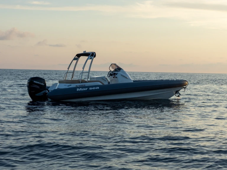 Motorová loď k pronájmu v Porto Pollo za nejlepší cenu